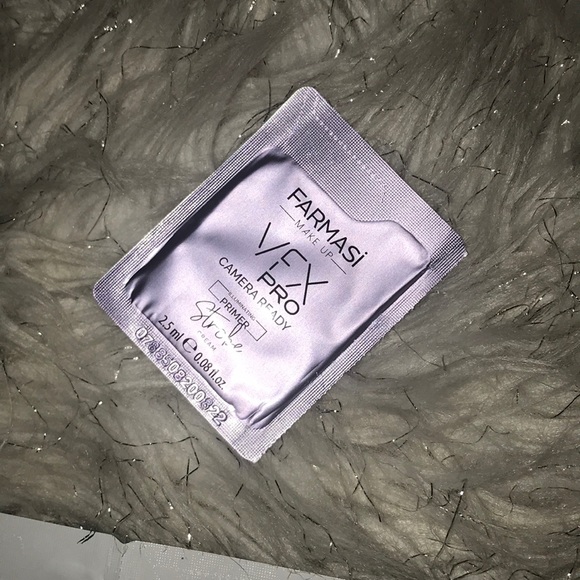 Farmasi Sample Pack - Picture 3 of 6